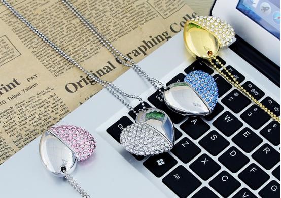 Heart pendant USB flash drive