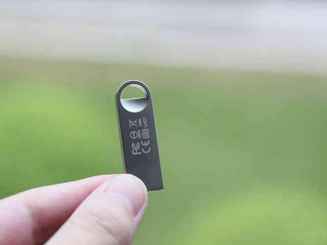 Toshiba USB 2.0 Flash Drive - Mac & Windows Compatible