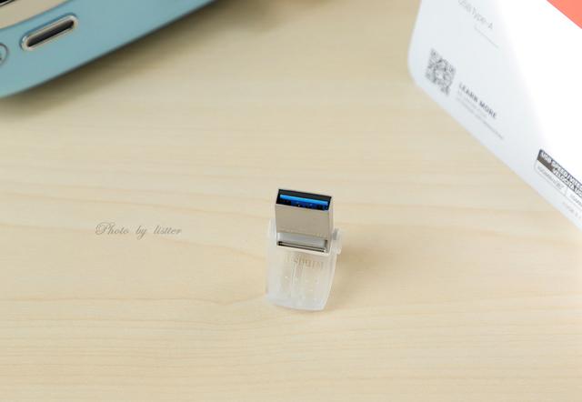 tiny USB flash drive