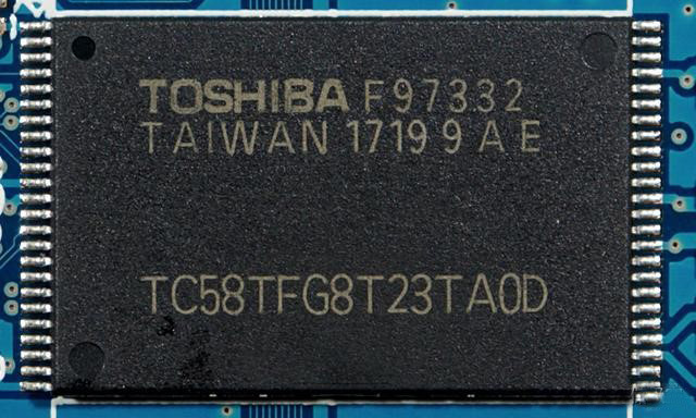 TLC CE flash memory